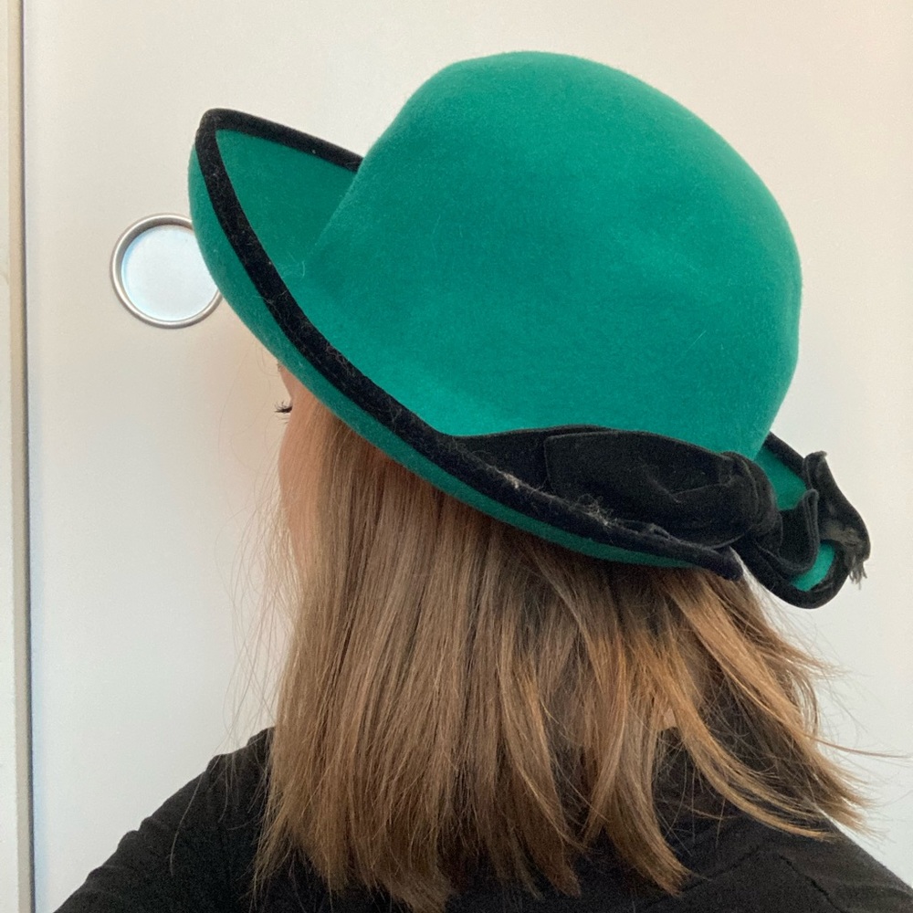 Darling green hat with brim